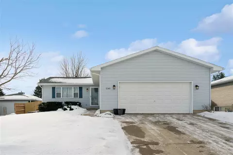 2365 Hillview Dr, Marion, IA 52302