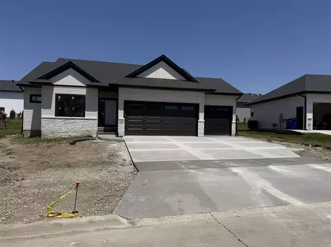 1260 Osage Ln, North Liberty, IA 52317