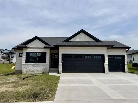 1260 Osage Ln, North Liberty, IA 52317