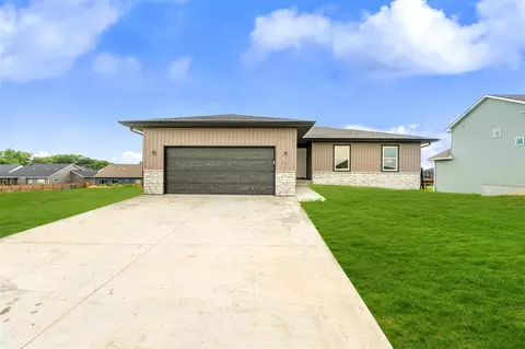 801 Montclair St, Solon, IA 52333