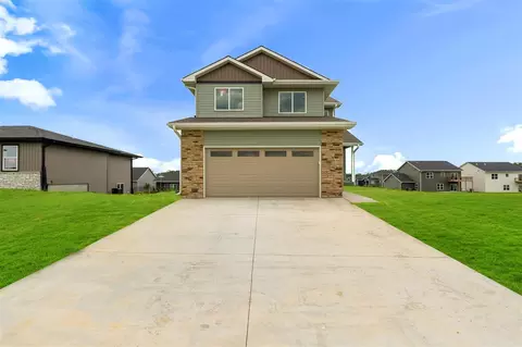 803 Mont Clair St, Solon, IA 52333