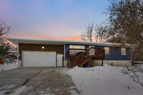3411 Willow Dr, North Liberty, IA 52317