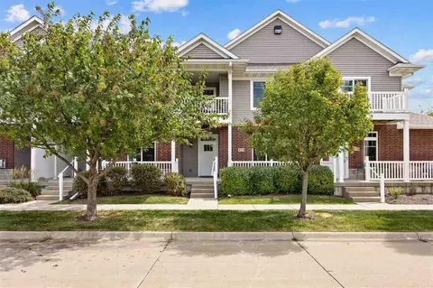 458 Charlotte Ln, Iowa City, IA 52245