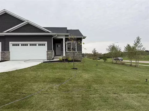 1298 Berkshire Ln, North Liberty, IA 52317