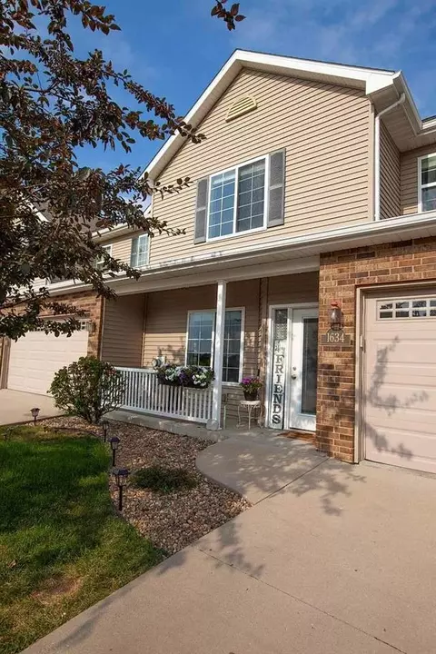 1634 Burr Dr, North Liberty, IA 52317