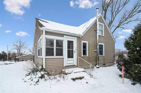 102 Broadway St, West Branch, IA 52358