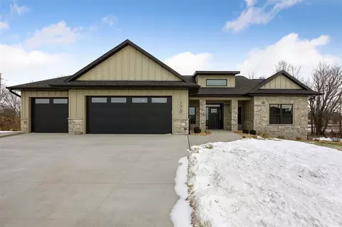 170 Pleasant Hill Dr NW, Swisher, IA 52338