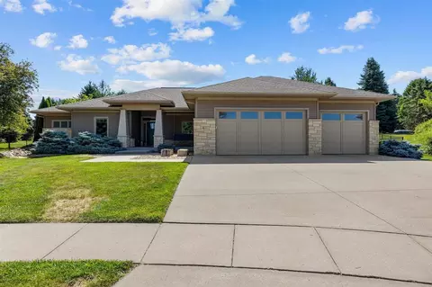 61 Quail Valley Ct, Iowa City, IA 52246