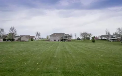3020 Timberline Dr, Riverside, IA 52327