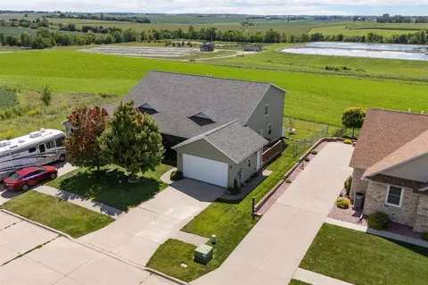 211 Summit Dr, Tipton, IA 52772