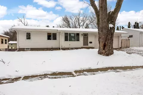 1212 Tracy Ln, Iowa City, IA 52240