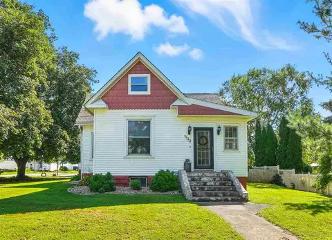 500 S Center St, Lone Tree, IA 52755