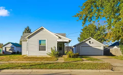 510 W 3rd St, Washington, IA 52353