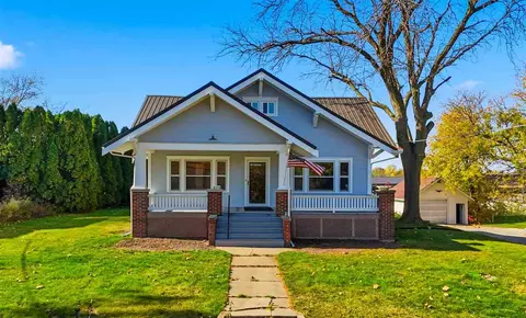 404 Wilson St, Williamsburg, IA 52361