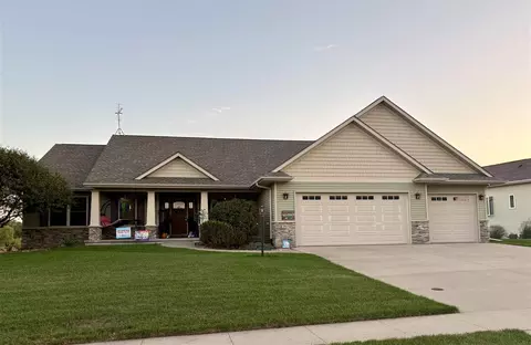 2913 Wyatt Dr NE, North Liberty, IA 52317