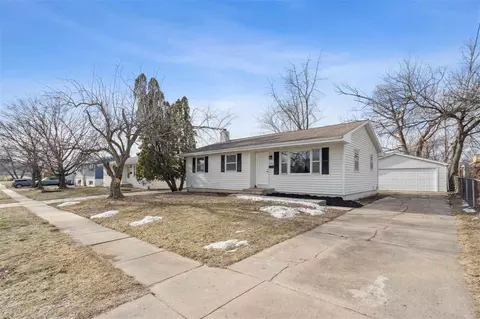 218 SW 31st St, Cedar Rapids, IA 52404