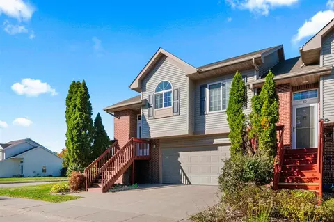 90 Heidi Ln, North Liberty, IA 52317