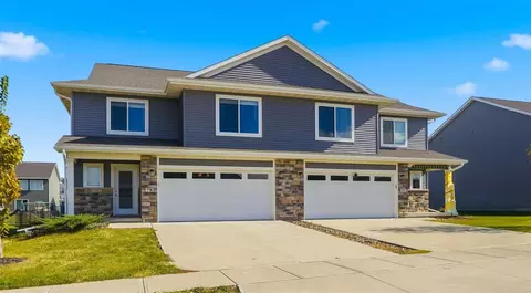 770 River Bend Ln, North Liberty, IA 52317