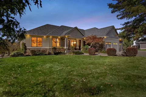 1344 Spring Ridge Ct NE, Swisher, IA 52338