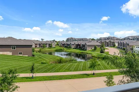 2871 Spring Rose Cir #207, Coralville, IA 52241