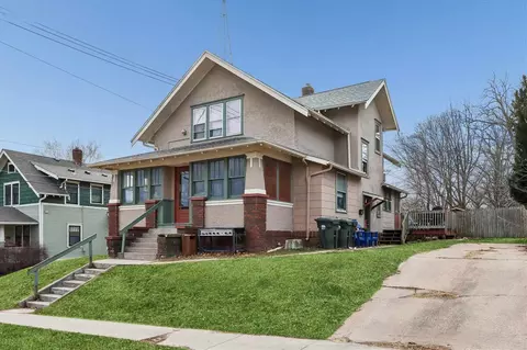 727 N Dodge St, Iowa City, IA 52245