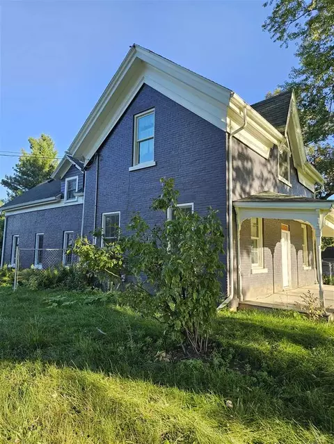 103 N Oak St, Anamosa, IA 52205