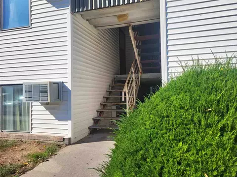 910 Benton Dr, Iowa City, IA 52246