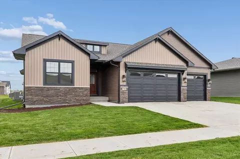 730 Chamberlin Ln, North Liberty, IA 52317