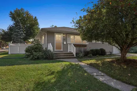 1402 Laurel St, Iowa City, IA 52240