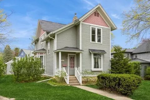 313 5th Ave NW, Mount Vernon, IA 52314
