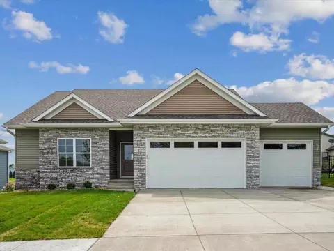 1223 Covered Wagon Dr, Iowa City, IA 52240