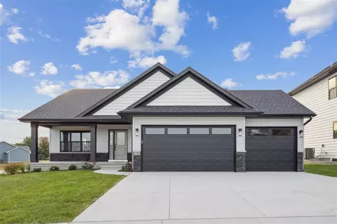 1289 Covered Wagon Dr, Iowa City, IA 52240