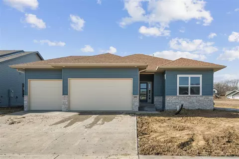 235 Chadwick Ln, Iowa City, IA 52245