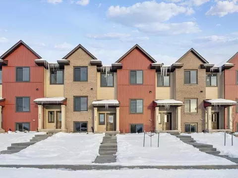 946 Dubs Dr, Iowa City, IA 52246