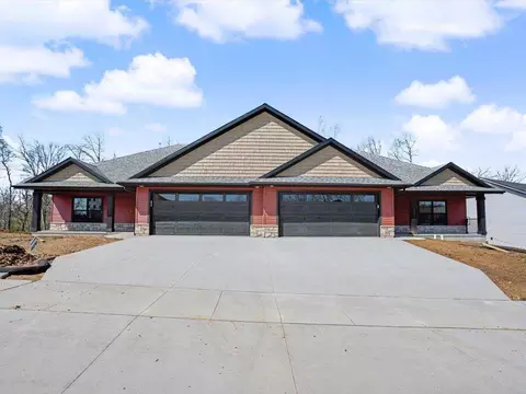 655 Maclan Ct, Iowa City, IA 52246