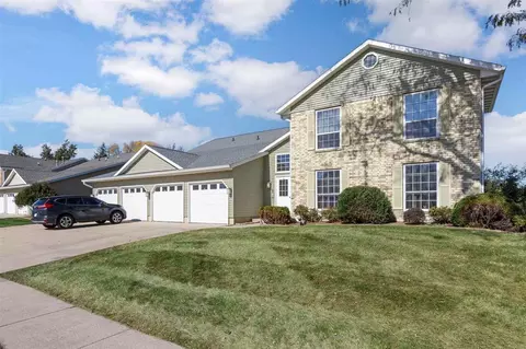 6118 Greenbriar Ln SW, Cedar Rapids, IA 52404
