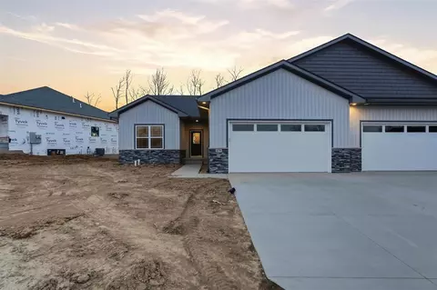 675 Maclan Ct, Iowa City, IA 52246