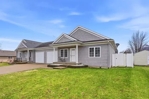 200 F Pl UNIT B, Kalona, IA 52247