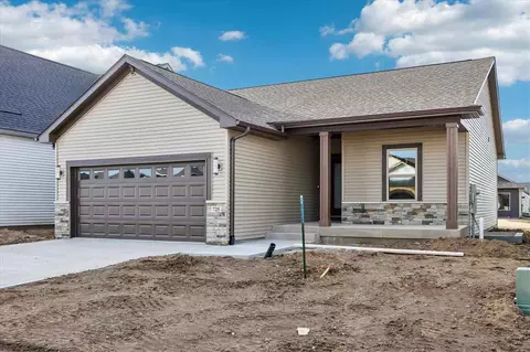 725 Chamberlin Ln, North Liberty, IA 52317