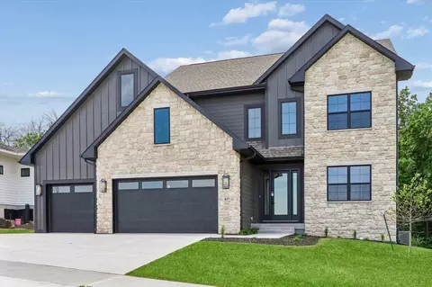 837 Heron Dr, Iowa City, IA 52245