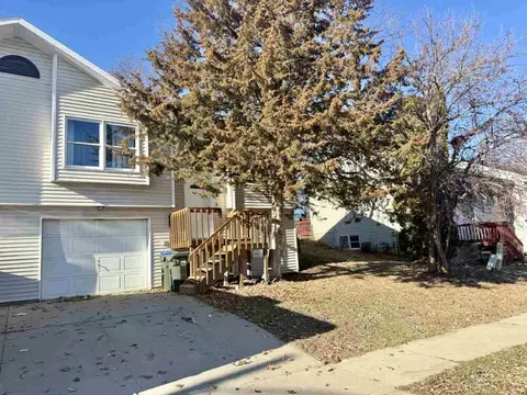 1829 Gryn Dr, Iowa City, IA 52246