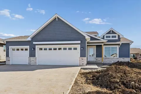 760 Chamberlin Ln, North Liberty, IA 52317