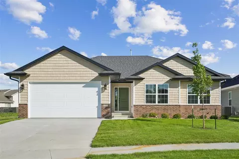 1239 Sand Prairie Dr, Iowa City, IA 52240