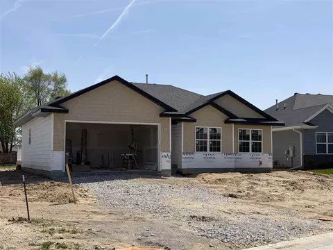1239 Sand Prairie Dr, Iowa City, IA 52240
