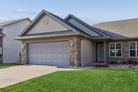 112 Bailey Park Rd # B, Williamsburg, IA 52361