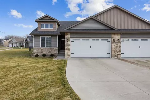 614 Hillside Dr, Tiffin, IA 52340