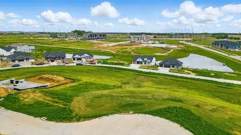 812 Rock Ridge Ct, Tiffin, IA 52340