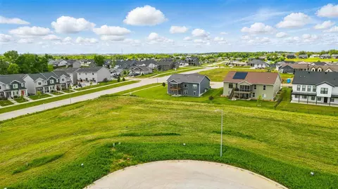 817 Rock Ridge Ct, Tiffin, IA 52340