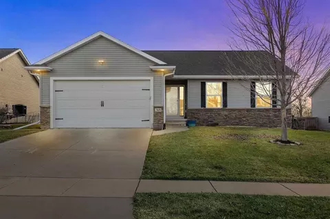 369 Bent Creek Dr, Marion, IA 52302