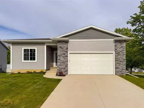 2209 Milligan Ct, Cedar Rapids, IA 52404